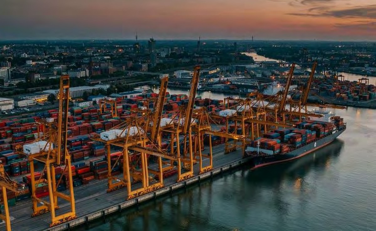 Port of Hamburg at dusk